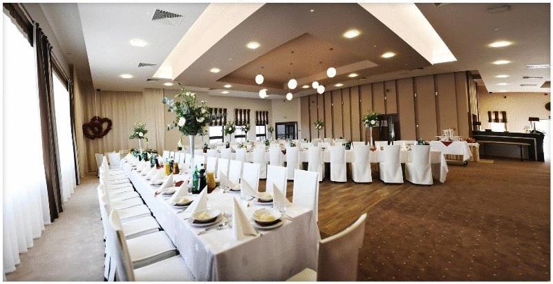 Hotel Esperanto Świdnica Extérieur photo