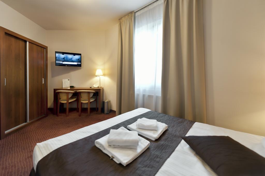 Hotel Esperanto Świdnica Chambre photo