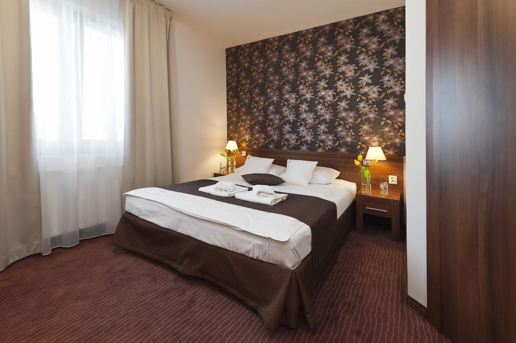 Hotel Esperanto Świdnica Chambre photo